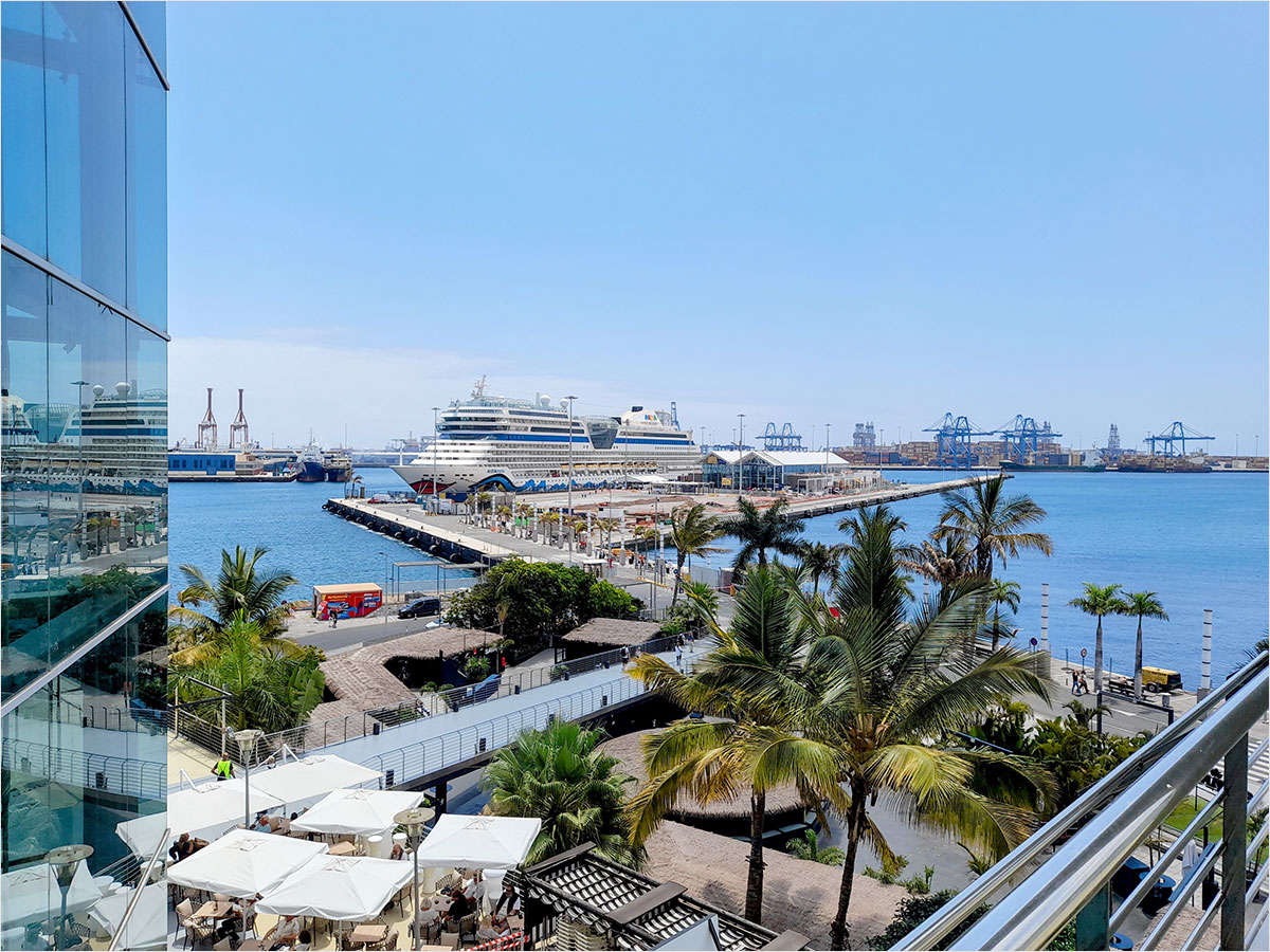View of the harbour from the second floor of "El Muelle" shopping centre
