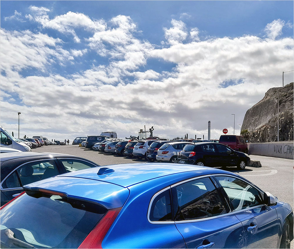 Parking area outside La Laja Beach