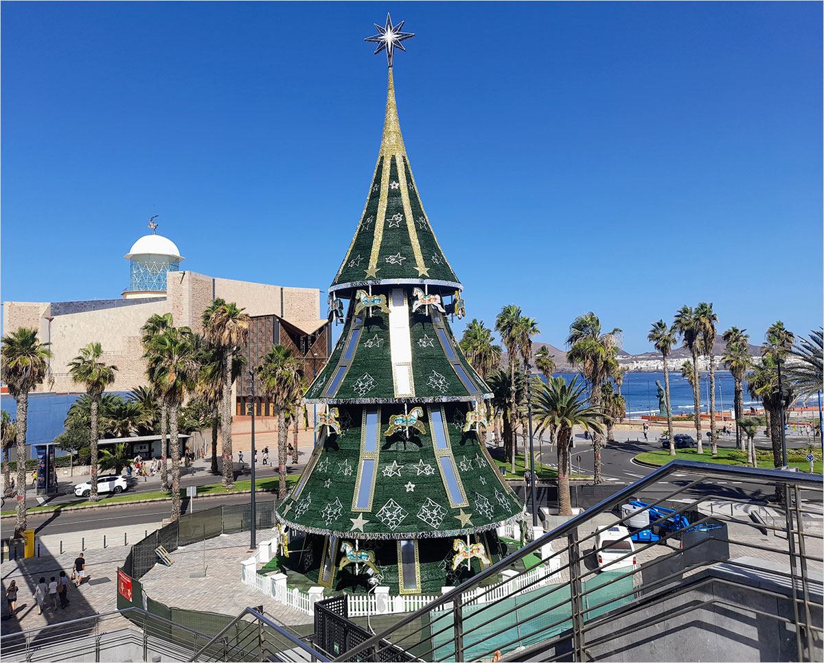 Las Arenas Shopping Centre in Gran Canaria Christmas Tree