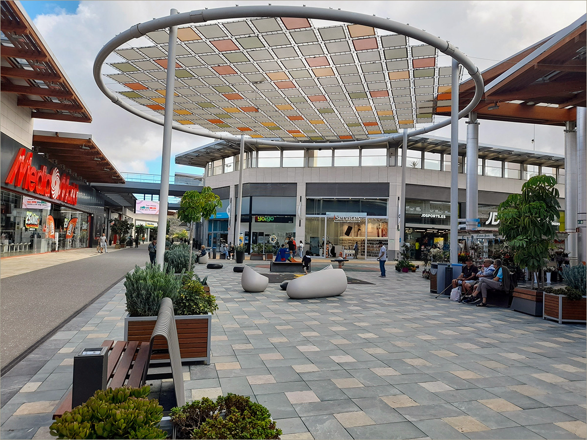 Los Alisios has plenty of areas in the shade